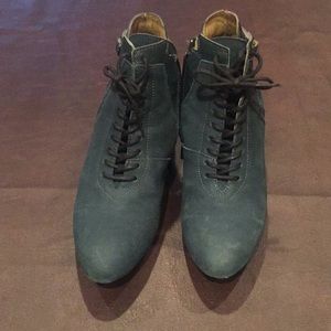 SUPER FLY! Booties with kitten heal!